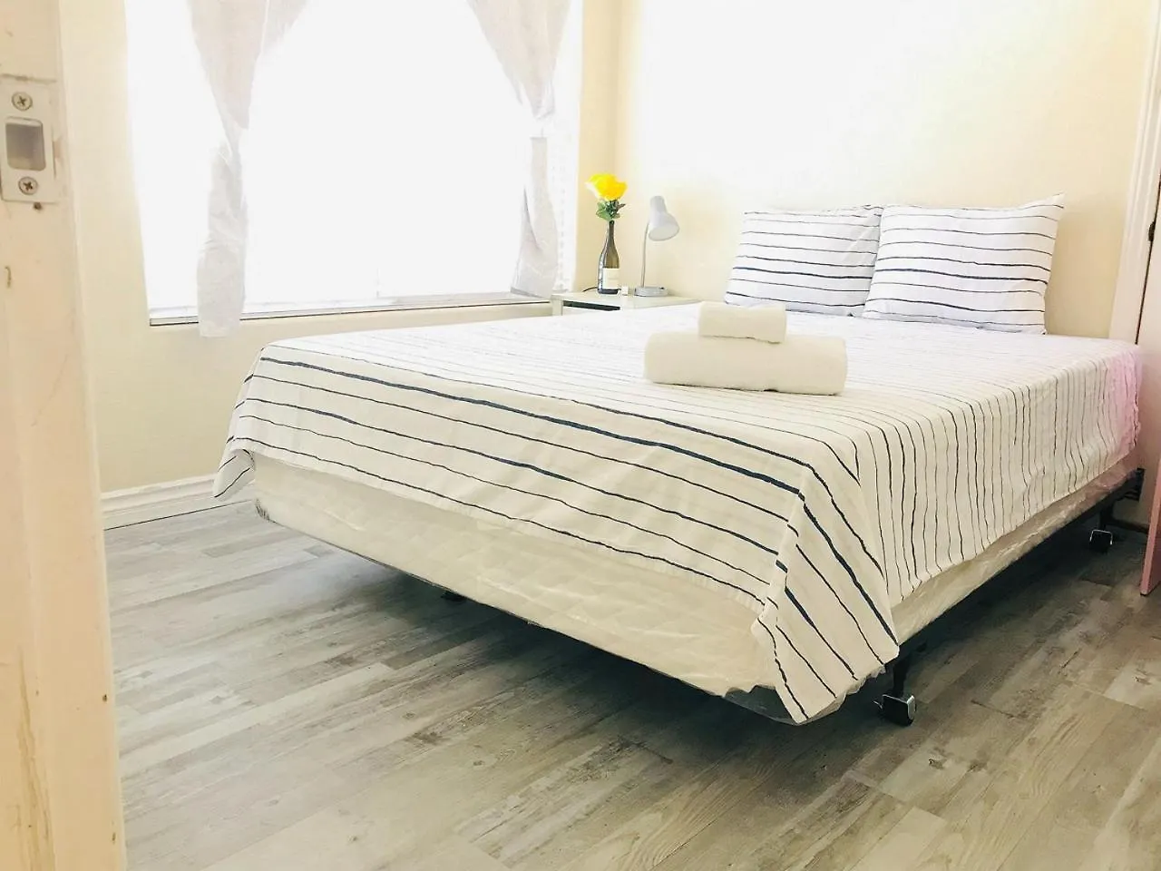Δωμάτια σε οικογενειακή κατοικία Comfortable Big Bedroom In The House For Rent-03 Λας Βέγκας