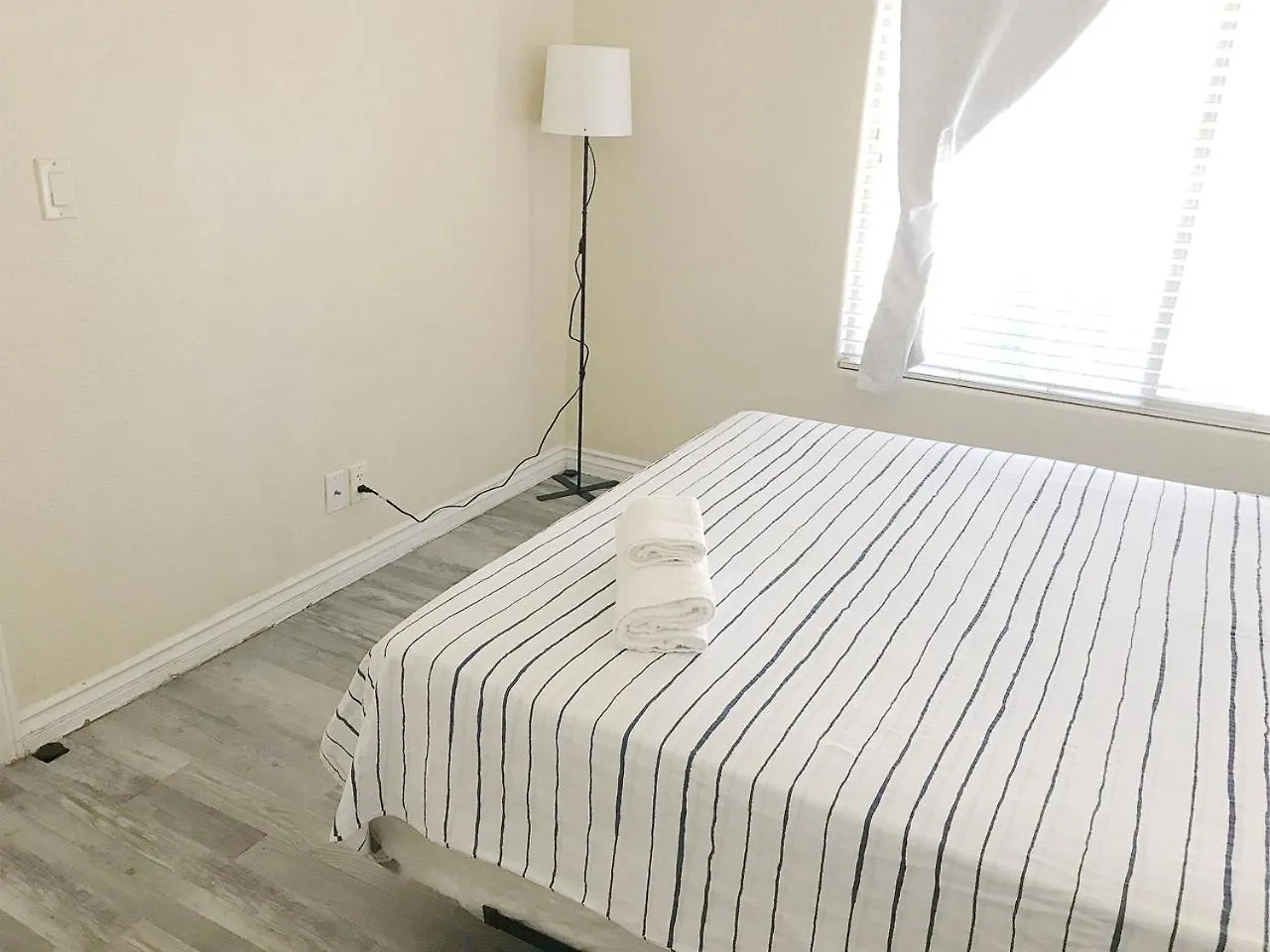 Comfortable Big Bedroom In The House For Rent-03 لاس فيغاس
